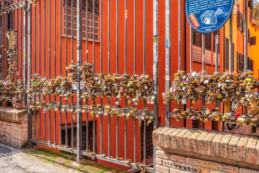 Appartamento Sotto Le Due Torri 5* Bologna Esterno foto
